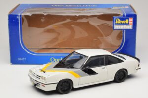 Opel Manta B GT/E Balts Melni Pielāgoti Diski Revell 1:18 08422 Metāls — attēls 8 no 8