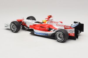 Panasonic Toyota Racing TF106 #12 R. Schumacher 2006 Minichamps 1:18 AM59557K Metāls — attēls 5 no 7
