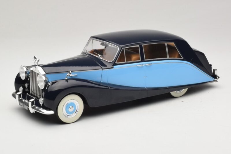 Rolls-Royce Silver Wraith Empress by Hooper Melns & Tumši Zils MCG 1:18 MCG18051 Metāls