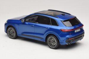 Audi SQ5 FY TFSI Ultra Zils Otto 1:18 OT1281 Sveķi — attēls 5 no 6