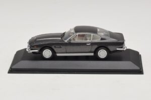 Aston Martin DBS On Her Majesty's Secret Service Aizvietojuma Kaste Minichamps 1:43 436137600-R1 Metāls