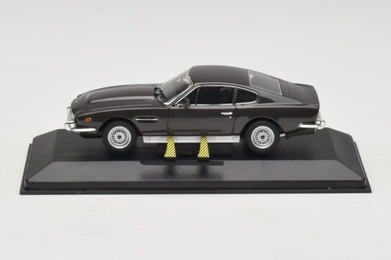 Aston Martin DBS On Her Majesty's Secret Service Ar Slēpēm Minichamps 1:43 Aston Martin DBS On Her Majesty's Secret Service Ar Slēpēm Minichamps 1:43 436137600-P1 Metāls