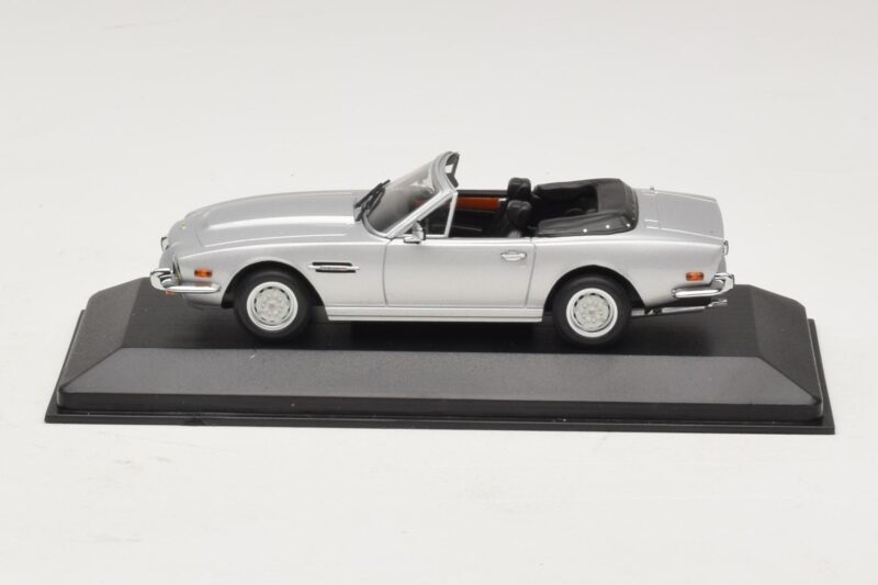 Aston Martin V8 Volante Sudrabs Minichamps 1:43 Aston Martin V8 Volante Sudrabs Minichamps 1:43 400137601 Metāls