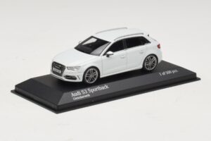 Audi S3 8V Sportback Balts Minichamps 1:43 437013010 Metāls — attēls 2 no 4