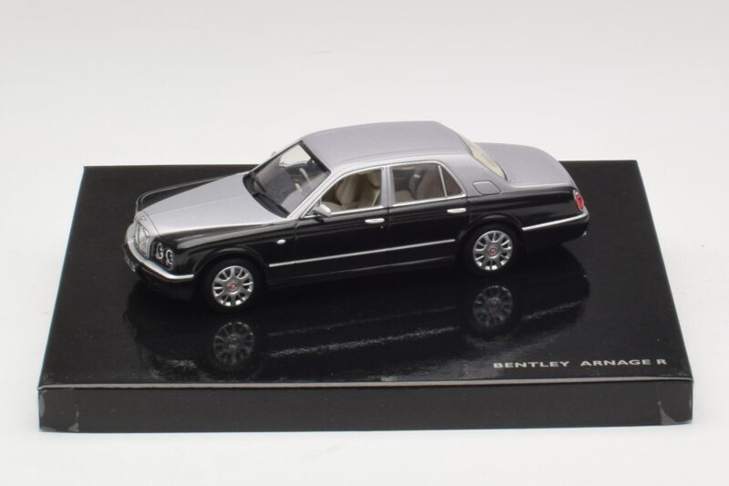 Bentley Arnage R Sudrabs Minichamps 1:43 Bentley Arnage R Sudrabs Minichamps 1:43 BL387 Metāls