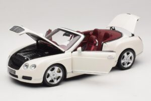 Bentley Continental GTC Balts Aizvietojuma Kaste Minichamps 1:18 100139032-R1 Metāls — attēls 2 no 8