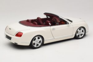 Bentley Continental GTC Balts Aizvietojuma Kaste Minichamps 1:18 100139032-R1 Metāls — attēls 3 no 8