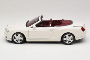 Bentley Continental GTC Balts Aizvietojuma Kaste Minichamps 1:18 100139032-R1 Metāls — attēls 4 no 8