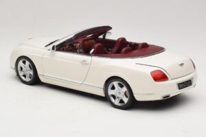 Bentley Continental GTC Balts Aizvietojuma Kaste Minichamps 1:18 100139032-R1 Metāls — attēls 7 no 8