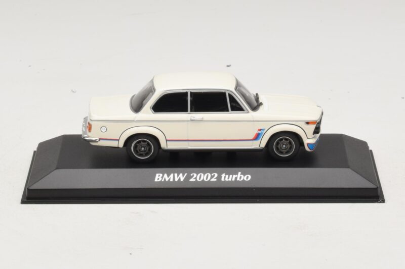 BMW 2002 Turbo Balts Maxichamps 1:43 940022201 Metāls