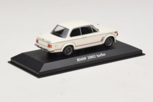 BMW 2002 Turbo Balts Maxichamps 1:43 940022201 Metāls — attēls 2 no 4