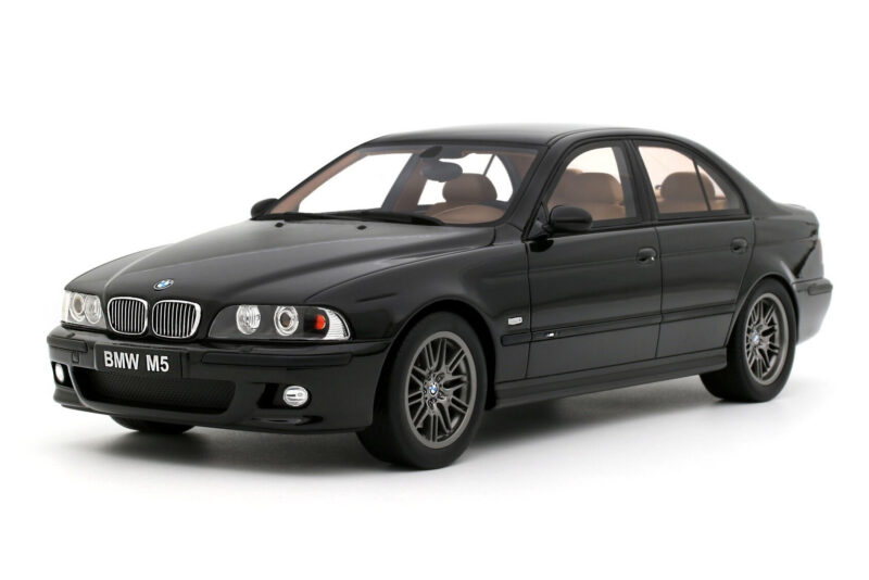 BMW M5 E39 Black Sapphire Metallic Otto 1:18 BMW M5 E39 Black Sapphire Metallic Otto 1:18 OT1338 Sveķi