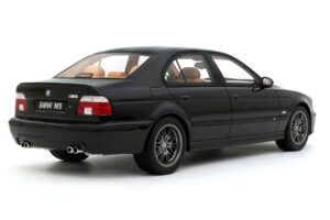 BMW M5 E39 Black Sapphire Metallic Otto 1:18 OT1338 Sveķi — attēls 2 no 4