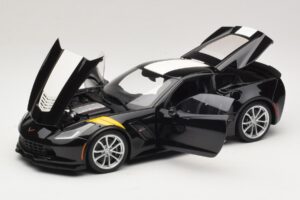 Chevrolet Corvette C7 Grand Sport Melns ar Baltām Joslām AUTOart 1:18 71273 Kompozīts — attēls 2 no 8
