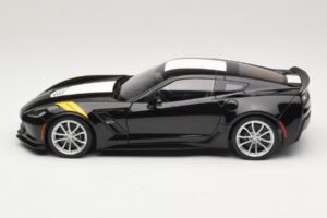Chevrolet Corvette C7 Grand Sport Melns ar Baltām Joslām AUTOart 1:18 71273 Kompozīts — attēls 4 no 8
