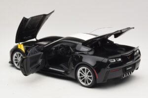 Chevrolet Corvette C7 Grand Sport Melns ar Baltām Joslām AUTOart 1:18 71273 Kompozīts — attēls 5 no 8