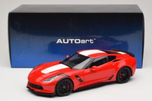 Chevrolet Corvette C7 Grand Sport Sarkans ar Baltām Joslām AUTOart 1:18 71274 Kompozīts — attēls 8 no 8