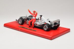 Ferrari F2004 #1 M. Schumacher Six Time World Champion 2004 Hroms Sudrabs Hot Wheels 1:18 C7332 Metāls — attēls 5 no 6