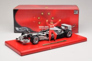 Ferrari F2004 #1 M. Schumacher Six Time World Champion 2004 Hroms Sudrabs Hot Wheels 1:18 C7332 Metāls — attēls 6 no 6