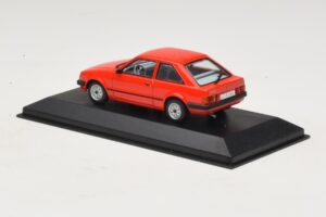 Ford Escort Mk3 3 Durvju Sarkans Minichamps 1:43 400085000 Metāls — attēls 3 no 4