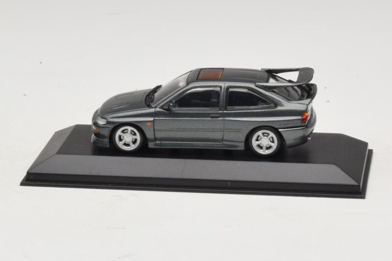 Ford Escort RS Cosworth Tumši Zaļš Metālisks Minichamps 1:43 430086300 Metāls