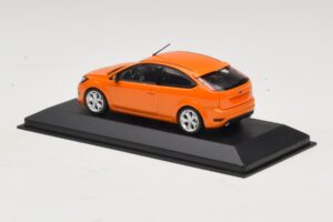 Ford Focus ST Mk2 Electric Orange Aizvietojošā Kaste Minichamps 1:43 400087302-R1 Metāls — attēls 3 no 4
