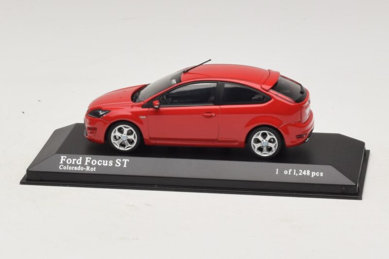 Ford Focus ST Mk2 Sarkans Minichamps 1:43 400087301 Metāls