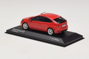 Ford Focus ST Mk2 Sarkans Minichamps 1:43 400087301 Metāls — attēls 3 no 4