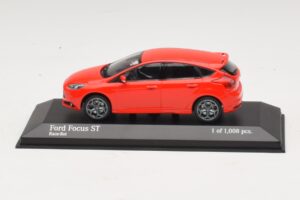Ford Focus ST Mk3 Sarkans Minichamps 1:43 410081001 Metāls