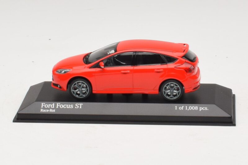 Ford Focus ST Mk3 Sarkans Minichamps 1:43 410081001 Metāls