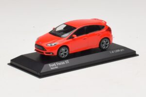 Ford Focus ST Mk3 Sarkans Minichamps 1:43 410081001 Metāls — attēls 2 no 4