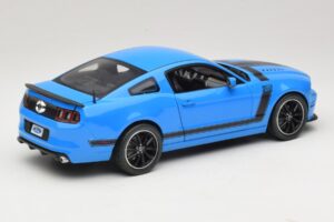 Ford Mustang Boss 302 S197 Zils Shelby Collectibles 1:18 25414S Metāls — attēls 3 no 8
