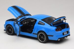 Ford Mustang Boss 302 S197 Zils Shelby Collectibles 1:18 25414S Metāls — attēls 5 no 8