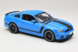 Ford Mustang Boss 302 S197 Zils Shelby Collectibles 1:18 25414S Metāls — attēls 6 no 8