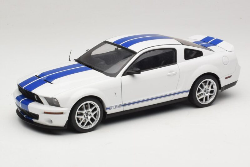 Ford Shelby Cobra GT500 Concept Balts ar Zilu Joslu AUTOart 1:18 73052 Metāls