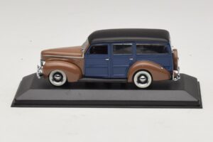 Ford V8 De Luxe Woody Station Wagon Brūns Zils Minichamps 1:43 400082112 Metāls