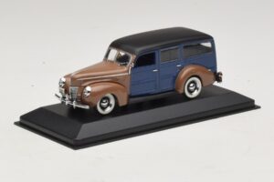 Ford V8 De Luxe Woody Station Wagon Brūns Zils Minichamps 1:43 400082112 Metāls — attēls 2 no 4