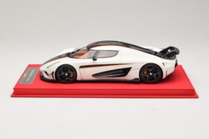 Koenigsegg Regera Balts ar Melnu Karbonu FrontiArt 1:18 REMC043 Sveķi — attēls 3 no 7