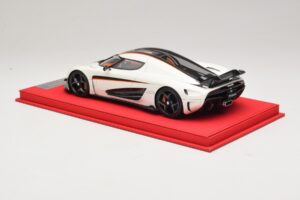 Koenigsegg Regera Balts ar Melnu Karbonu FrontiArt 1:18 REMC043 Sveķi — attēls 5 no 7