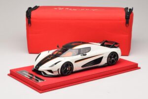 Koenigsegg Regera Balts ar Melnu Karbonu FrontiArt 1:18 REMC043 Sveķi — attēls 7 no 7