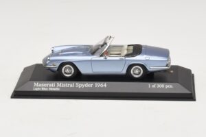 Maserati Mistral Spyder Light Blue Metallic Minichamps 1:43 Maserati Mistral Spyder Light Blue Metallic Minichamps 1:43 437123432 Metāls