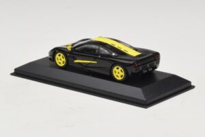 McLaren F1 Melns Ar Dzeltenām Svītrām Minichamps 1:43 MCLAREN004 Metāls — attēls 2 no 4