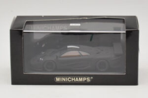McLaren F1 GTR Longtail Melns Matēts 1997 Minichamps 1:43 MCLAREN010 Metāls — attēls 4 no 4