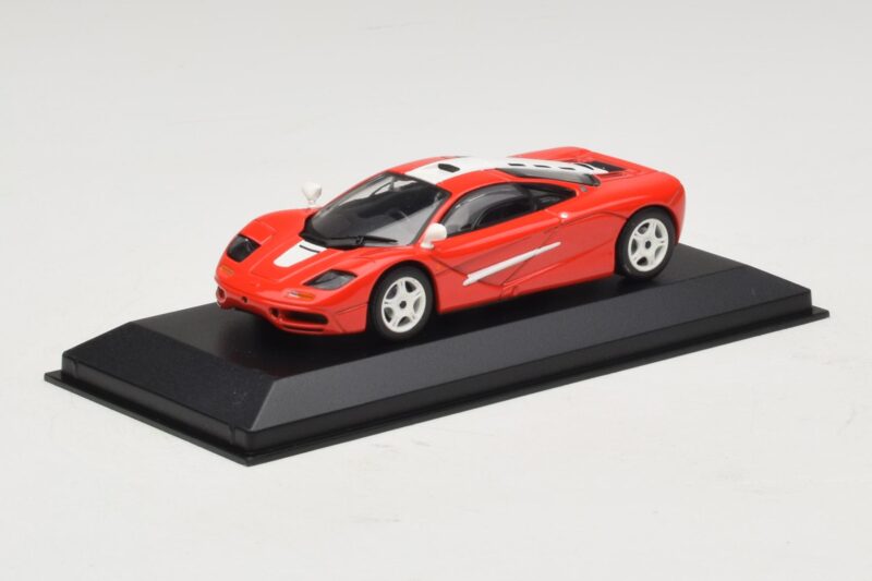 McLaren F1 Sarkans Ar Baltām Svītrām Minichamps 1:43 MCLAREN005 Metāls
