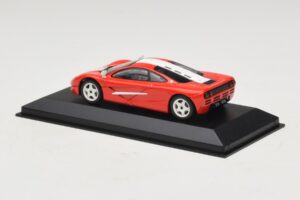 McLaren F1 Sarkans Ar Baltām Svītrām Minichamps 1:43 MCLAREN005 Metāls — attēls 2 no 4