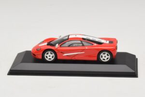 McLaren F1 Sarkans Ar Baltām Svītrām Minichamps 1:43 MCLAREN005 Metāls — attēls 3 no 4