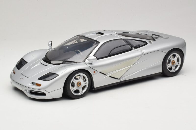 McLaren F1 Sudraba Minichamps 1:12 530133123 Metāls
