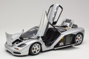 McLaren F1 Sudraba Minichamps 1:12 530133123 Metāls — attēls 2 no 8