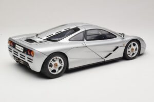 McLaren F1 Sudraba Minichamps 1:12 530133123 Metāls — attēls 3 no 8