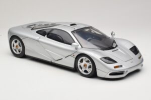 McLaren F1 Sudraba Minichamps 1:12 530133123 Metāls — attēls 6 no 8